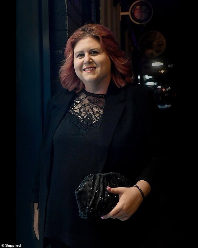 Elena llegó al aeropuerto de Melbourne lista para tomar su vuelo de $453… entonces Qantas hizo un cambio frustrante