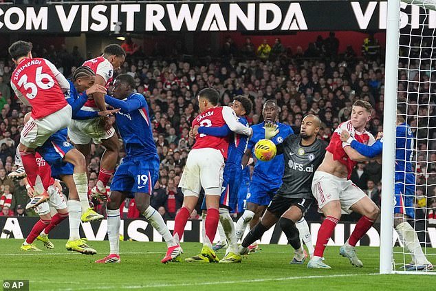 ISAAN KHAN: El Arsenal ha prevalecido a pesar de las quejas del público de los Emirates y ganó esta batalla de desgaste contra el Chelsea… pero no pueden seguir confiando en los córners y la brillantez de David Raya.