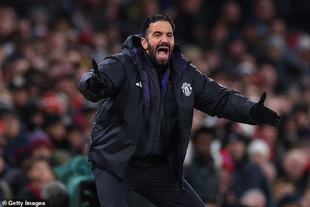 El equipo de Rubén Amorim rompe el silencio sobre el despido del Man United, mientras su asistente culpa a los jugadores por “no implementar ideas”