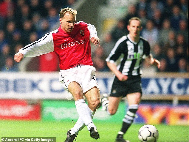Nadie puede decirme que el Arsenal juega buen fútbol. El club que alguna vez estuvo formado por Dennis Bergkamp and Co. ahora tiene a Declan Rice en el papel de Jonny Wilkinson para sus scrums de esquina, escribe DOMINIC KING
