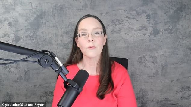 La responsable de Xbox afirmó que fue despedida tras negarse a ponerse un albornoz que le había entregado un compañero en la habitación del hotel durante una conferencia de trabajo