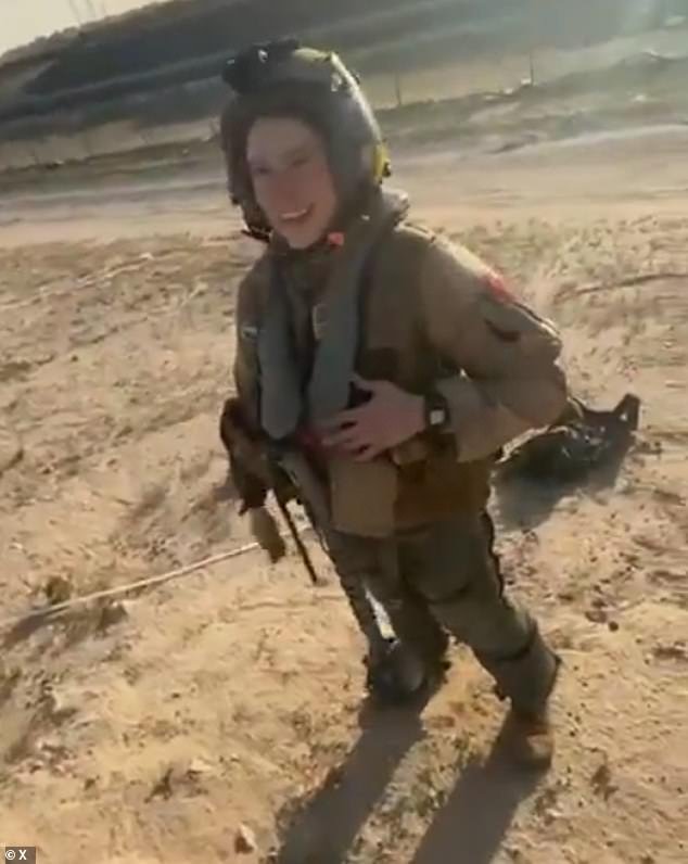 Actualmente, los lugareños agradecen a la piloto del F-15 después de que fuera derribada sobre Kuwait durante el conflicto con Irán.