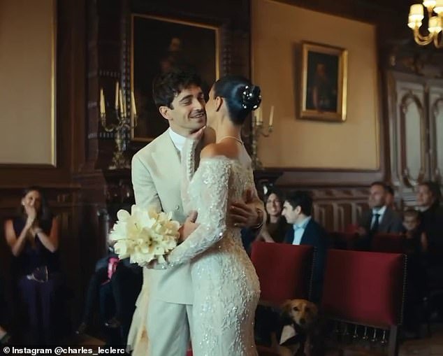 La estrella de Fórmula 1, Charles Leclerc, revela todo sobre su boda con la influencer Alexandra Saint Mleux, donde se marcharon en un Ferrari antiguo de £ 9 millones en Mónaco.