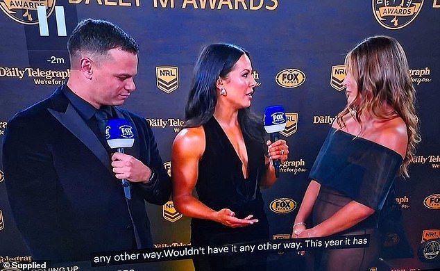 El presentador de fútbol Jake Duke revela lo que REALMENTE sucedió cuando lo ‘sorprendieron comiéndose con los ojos a una estrella de la NRLW’ en la noche de premios más importante de la liga.