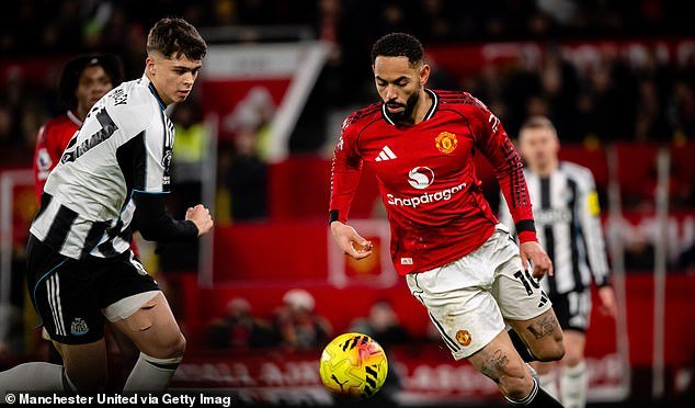 Newcastle será “de vida o muerte” en su contratación y en este momento están sangrando: así los dejó el Manchester United en su transferencia, desde errores dañinos el verano pasado hasta un giro cruel que los frenó.