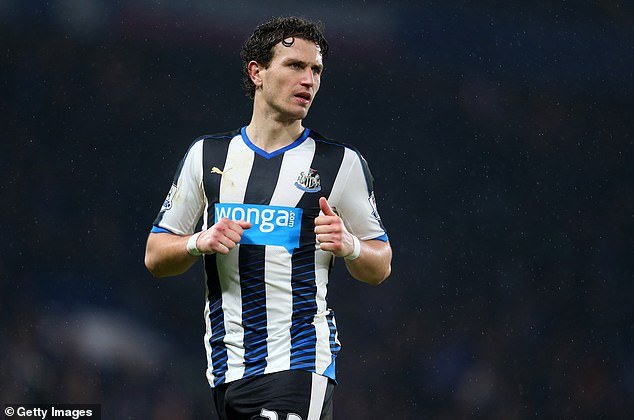 La ex estrella del Newcastle, de 36 años, admite que es adicto a la cocaína y que su matrimonio ha fracasado en una confesión desgarradora