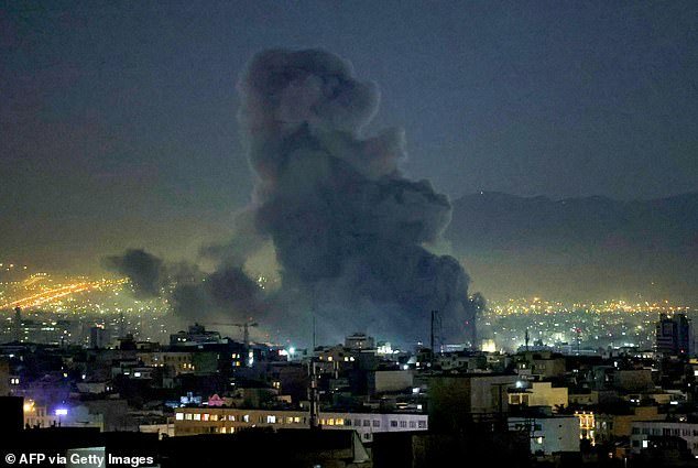 Como ex soldado, no lo digo a la ligera. Pero me temo que estamos siendo testigos del estallido de la Tercera Guerra Mundial, a manos del ex comandante en jefe británico de la OTAN, RICHARD SHIRREFF.