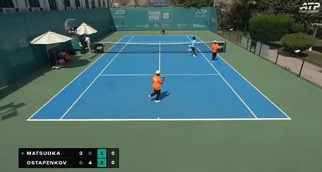 Las aterrorizadas estrellas del tenis se vieron obligadas a abandonar la cancha en medio de un torneo cerca de Dubai después de que un dron explotara sobre sus cabezas.