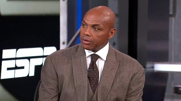 Charles Barkley critica a los estadounidenses “idiotas” por criticar a las estrellas del hockey del equipo de EE. UU. por festejar con Trump