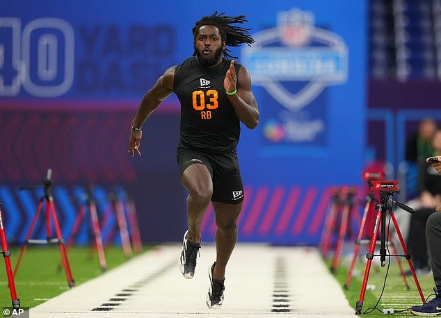 La estrella del fútbol americano de la NFL es despreciada por los periodistas en Combine en un momento viral desgarrador