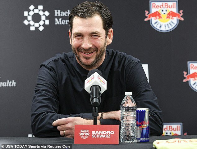 El director ejecutivo del Aberdeen, Dave Cormack, admite que la búsqueda de entrenador del club se ha convertido en una “vergüenza”… mientras el técnico alemán Sandro Schwarz emerge como el último aspirante al puesto caliente