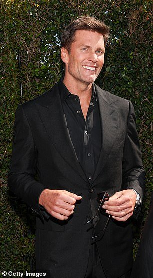 Tom Brady continúa su fea guerra de palabras con Logan Paul mientras lo llama “p***” en la última acalorada discusión.