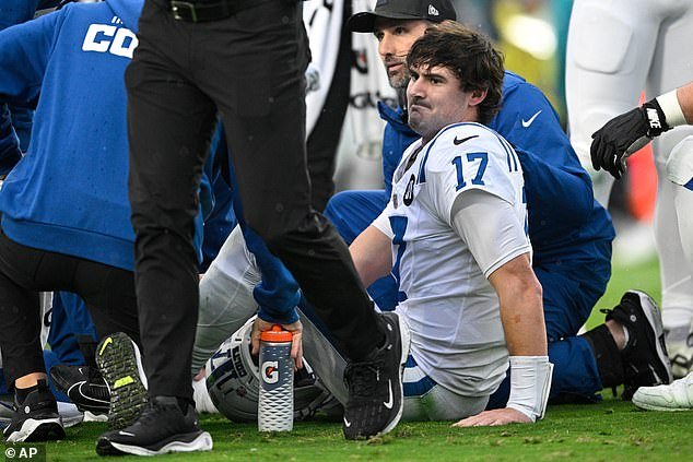 Los Indianapolis Colts están haciendo un raro movimiento de último minuto en la NFL para retener al mariscal de campo Daniel Jones