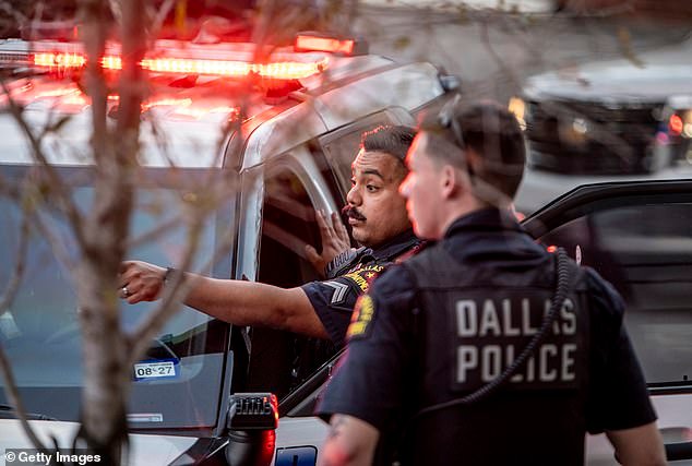 Detienen al conductor de un coche cargado de municiones frente al escuadrón de guardias de Ken Paxton en Texas