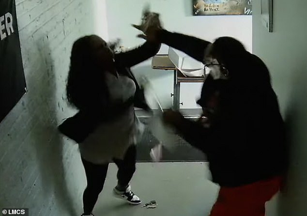 El fundador de Black Lives Matter en Illinois quedó atrapado en una pelea con un trabajador que lo acusó de malversar dinero