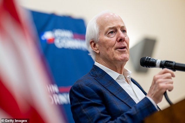 El principal republicano del Senado fue arrastrado a una segunda vuelta por Ken Paxton, plagado de escándalos, en un resultado sorprendente en Texas.