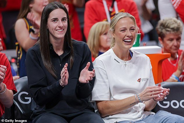 Caitlin Clark trollea a la glamorosa compañera de equipo de la WNBA Sophie Cunningham con un comentario brutal en su publicación de Instagram