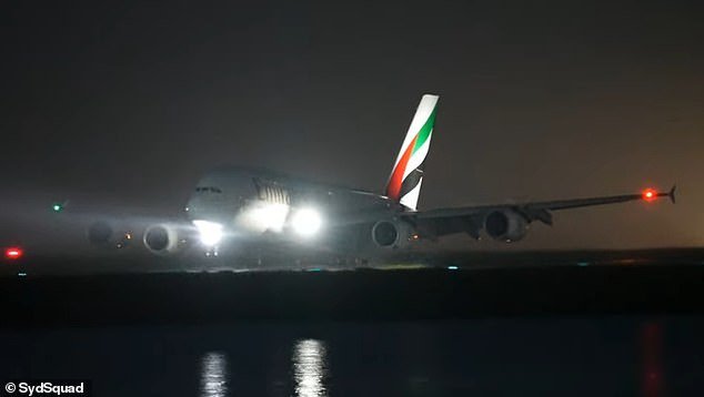 El primer vuelo que transportaba a australianos desde Medio Oriente desde que estalló el conflicto con Irán aterrizó en Sydney mientras los familiares respiran aliviados, pero decenas de miles más siguen varados.