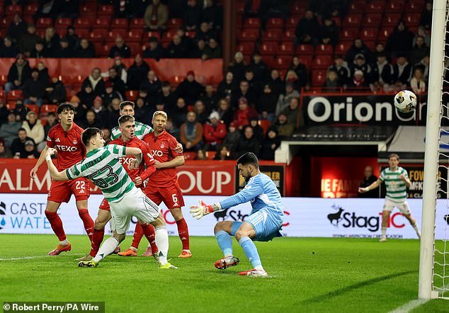 Aberdeen 1 Celtic 2: Buenas oportunidades de nuevo mientras el equipo de Martin O’Neill supera a sus acérrimos rivales Rangers y ocupa el segundo lugar en la lucha por el título de la Premiership