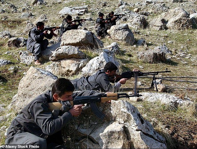Se lanzó una ofensiva terrestre contra Irán cuando miles de combatientes kurdos respaldados por Estados Unidos irrumpieron en la frontera.