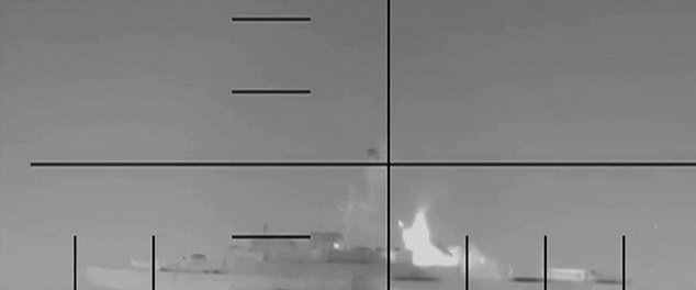 El ex jefe de la Royal Navy dice que el “terrible pero aceptable” torpedeo estadounidense contra un buque de guerra iraní convierte el conflicto en una “guerra global” y describe cómo habría sido un ataque para los marineros a bordo.