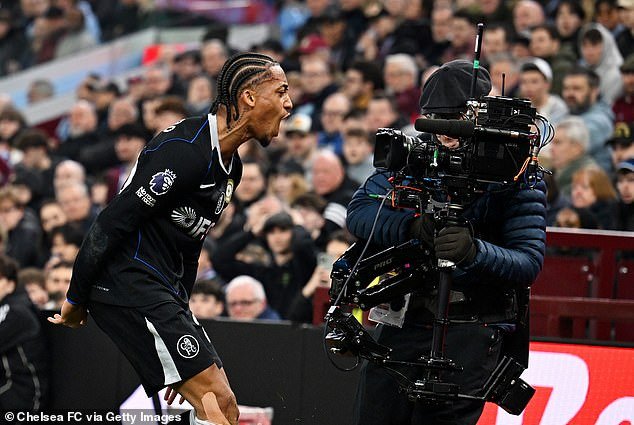 La historia de amor del Chelsea con Brighton está cosechando sus frutos, Villa está enfurecido por un nuevo y sorprendente juego mental, y una charla de entretiempo de Enzo Fernández se refirió a esta estrella de los Blues, escribe KIERAN GILL