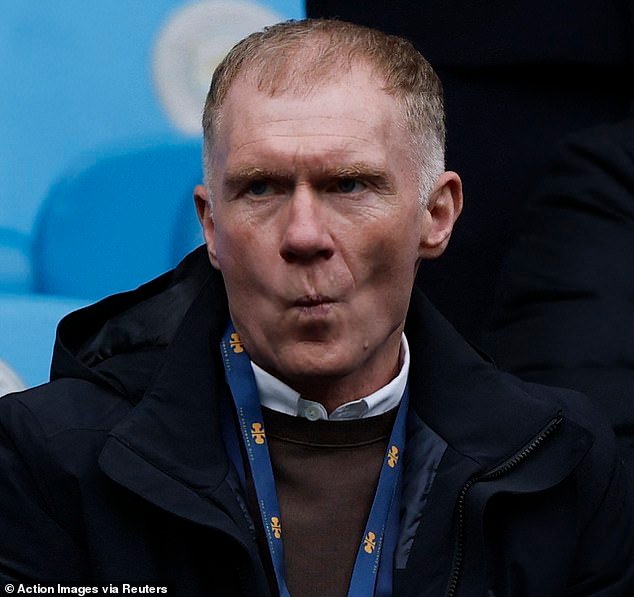 Paul Scholes ataca a Michael Carrick, llamando al Man United “c**p” debajo de él en un ataque notable después de su primera derrota en ocho juegos, a pesar de jugar juntos 160 veces.