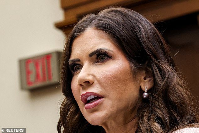 Sea testigo de la espectacular caída en desgracia de Kristi Noem… y del momento en que Trump finalmente se vuelve contra ella