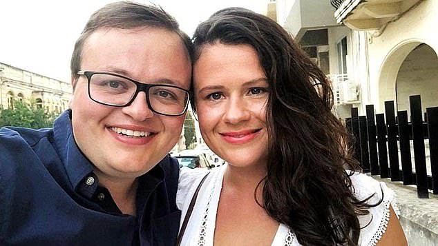 El diputado laborista escocés dimite como líder del partido en medio de acusaciones de espionaje chino contra su marido