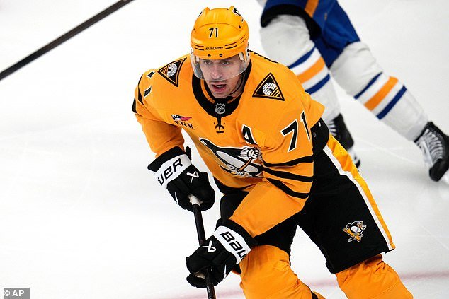 La estrella de los Frustrated Penguins, Evgeni Malkin, es expulsado por “lanzar de lleno” a Paul Bunyan en un ataque con palo a su rival.