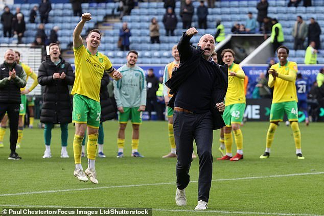 “Es una locura: un hombre puede cambiar todo un club”: cómo Philippe Clement llevó al Norwich City del “campo de vacaciones” amenazado por el descenso al mejor equipo de la división, los datos que pueden llevarlos a la máxima categoría y el impacto real del destierro de Josh Sargent