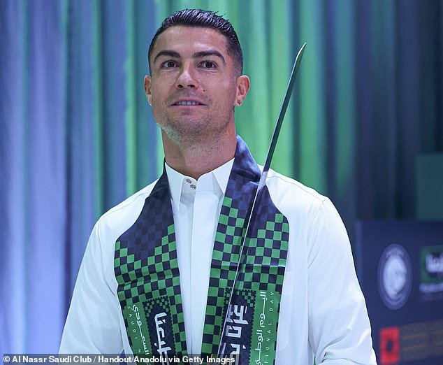 Cristiano Ronaldo abandonará Arabia Saudita después de que se revelara que su lesión era “más grave de lo esperado”, justo cuando se disparan cohetes contra Riad.