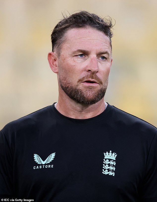 Brendon McCullum mantendrá su puesto como seleccionador de Inglaterra, pero debe demostrar que su equipo ha aprendido de los enfrentamientos con alcohol y las desastrosas cenizas.