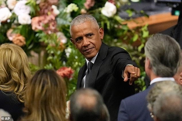 El no tan sutil gesto de esperanza de Obama para 2028 enciende chispas en el funeral repleto de estrellas del héroe demócrata Jesse Jackson