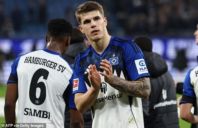 ¿Será este el comienzo del gran éxodo de los Spurs? Barcelona y Bayern de Múnich lideran la carrera por el defensa de 19 años en una fuerte temporada de cesión, mientras que los jugadores amenazados por el descenso buscan un nuevo candidato para el puesto de director deportivo.