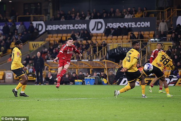 Wolves – Liverpool 1-3: Los Rojos relevan a Arne Slot con una victoria cómoda y segura en la Copa FA, desterrando los fantasmas de la desastrosa derrota liguera en Molineux hace apenas tres días, escribe DOMINIC KING