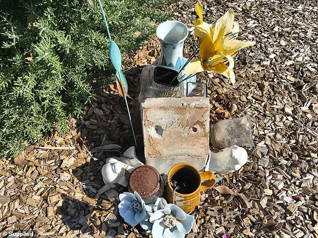 Los dolientes se horrorizan cuando las tumbas son profanadas