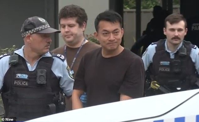 La víctima de un presunto apuñalamiento fatal el domingo por la mañana en una elegante casa suburbana ha sido identificada como el acusado y será juzgado.