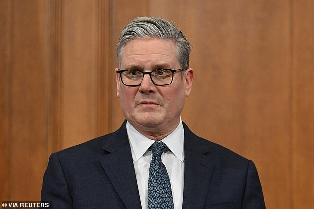 La humillante llamada de Starmer a Trump mientras los ministros ‘consideran congelar las facturas de energía’ después de que la guerra hace subir los precios del gas