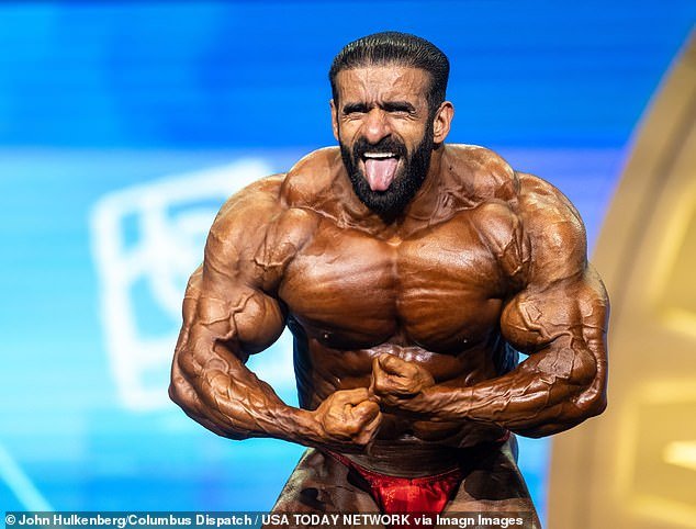 Imágenes poco creíbles de culturistas se vuelven virales en el controvertido “Arnold Classic”.