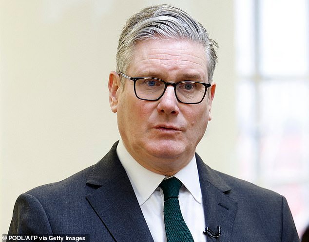 ‘Yo decido lo que es del interés de Gran Bretaña’: Starmer insinúa una fría llamada telefónica con Trump en medio del colapso de las relaciones especiales… pero ¿podría la crisis de Irán fortalecer la posición del primer ministro entre los parlamentarios laboristas?