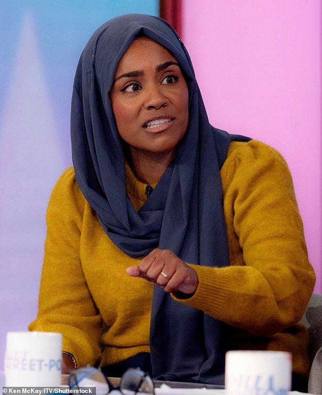 Nadiya Hussain lanza otro ataque feroz contra la BBC, afirmando ahora que su programa ha sido cancelado después de haber tenido “conversaciones difíciles” con los productores sobre centrarse en la comida en lugar de en su ropa y maquillaje.