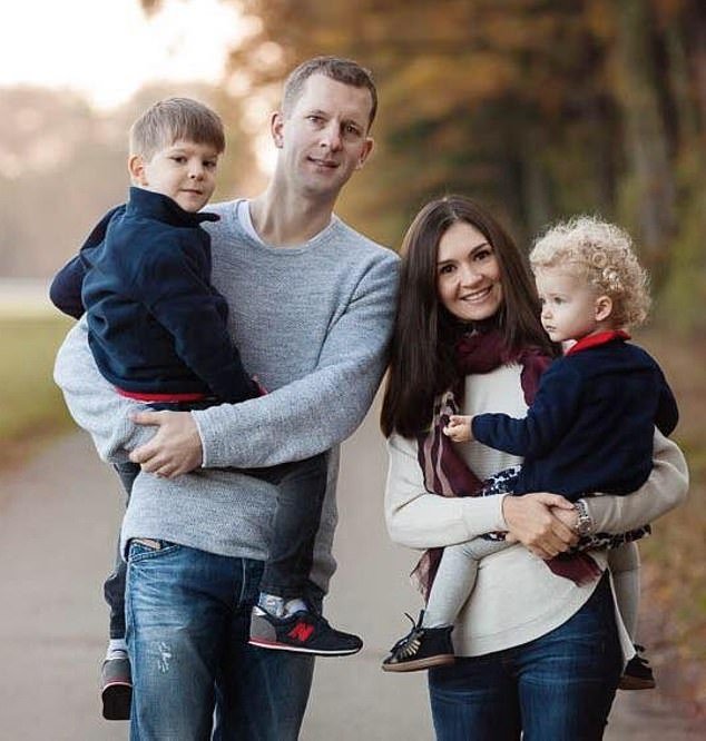 Revelado: El marido británico de una mujer de Florida que disparó a sus dos hijos y luego se suicidó es hermano de la presentadora de Sky Sports, Polly James.