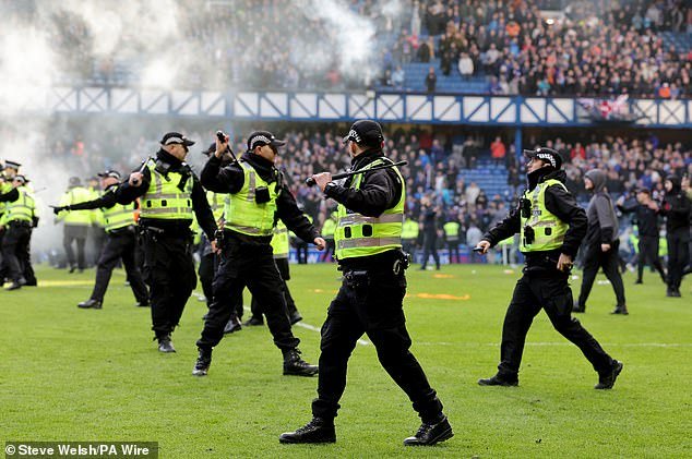 Los Old Firm Ultras deben aceptar que el panorama ha cambiado y adaptarse o disolverse… las vergonzosas escenas en Ibrox la semana pasada no deben volver a verse nunca más.