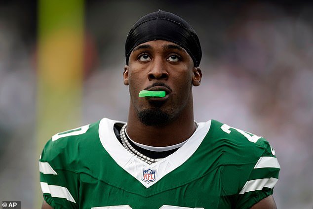 La estrella de los New York Jets, que gana 14 millones de dólares al año, está recibiendo un golpe notable para su propio equipo por su salario.