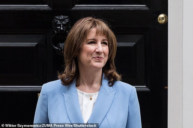 Hay un tsunami financiero que se cierne sobre Gran Bretaña debido a la guerra de Irán, que empobrecerá al Reino Unido en los próximos años. Por eso las familias que intentan pagar sus facturas serán las que más sufrirán: ALEX BRUMMER