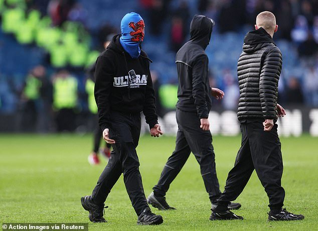 Silencio vergonzoso tanto del Rangers como del Celtic: ¡horribles escenas de Ibrox ampliamente condenadas por todos menos los dos clubes involucrados!