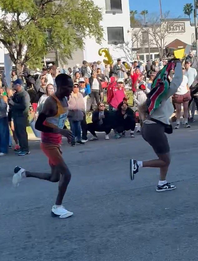 Revelado: Cómo un error fatal cometido por un miembro del personal de LA Marathon provocó una desgarradora derrota en una fracción de segundo para el corredor principal