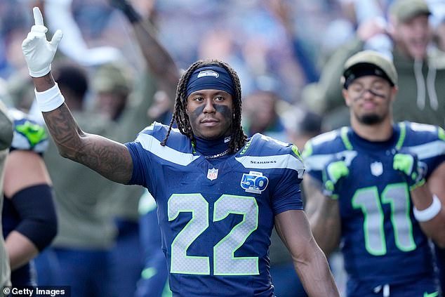 Los fanáticos quedaron atónitos por el enorme nuevo contrato para el receptor estrella de los Seahawks mientras los campeones del Super Bowl gastan GRANDE nuevamente: ‘Pago excesivo desesperado’