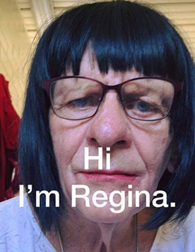 La policía fuertemente armada ataca después de que el famoso triple asesino en serie se muda con dos niños adoptivos, de 12 y 14 años.